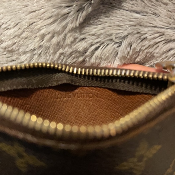 Authentic Louis Vuitton Monogram key pouch - Picture 5 of 11